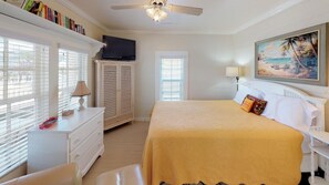 3 bedrooms, iron/ironing board, free WiFi, bed sheets - Gulf View Beach Cottage across from beach access (Port Saint Joe)