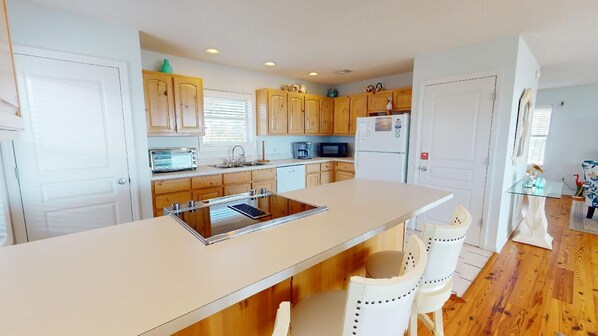 冰箱、微波炉、烤箱、炉灶