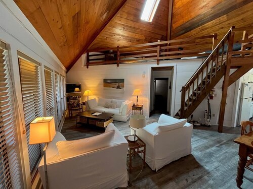 Unique Gulf Side Home with easy access to beach