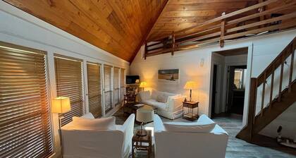 Unique Gulf Side Home with easy access to beach