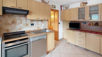 Refrigerador, horno, placa de cocina, lavavajillas