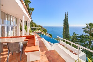 Outdoor dining - Villa 'Only Adult El Abanico' with Sea Views, Wi-Fi and Air Conditioning (Almuñécar)