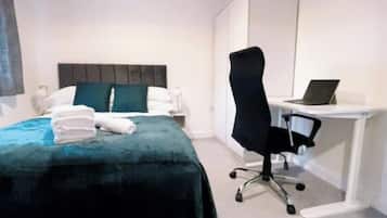 2 habitaciones, tabla de planchar con plancha, wifi y ropa de cama