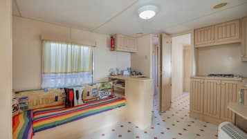 2 bedrooms, iron/ironing board, bed sheets