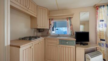 Fridge, microwave, coffee/tea maker, cookware/dishes/utensils