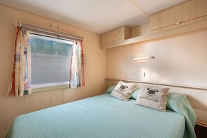 2 slaapkamers, een strijkplank/strijkijzer, beddengoed