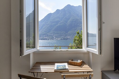 Holiday Apartment "Como Lake Paradise" with Lake View, Private Terrace and Wi-Fi