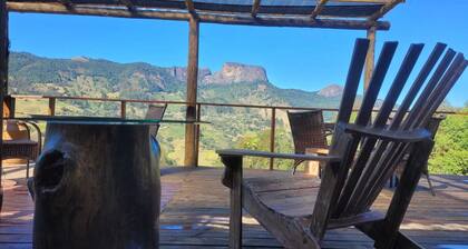 Cozy Country House, pet friendly.