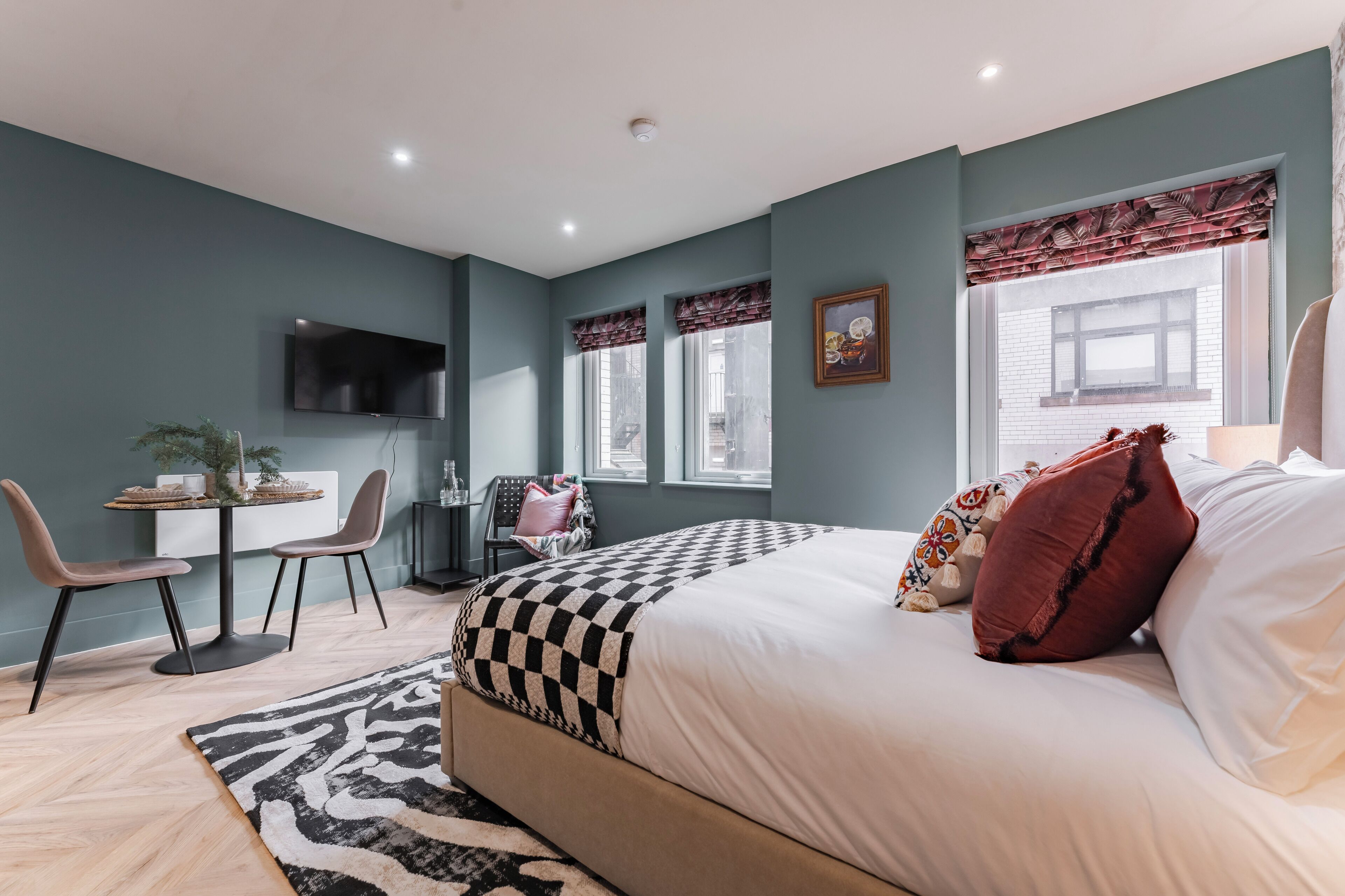 Luxury Apartment | Iron/ironing board, free WiFi