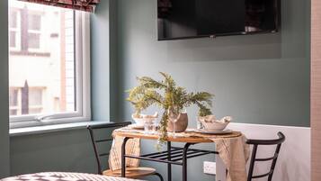 Studio Suite Comfort | Makan di kamar