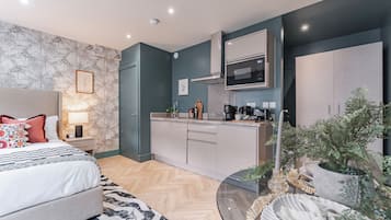 Luxury Apartment | 1 bedroom, iron/ironing board, free WiFi