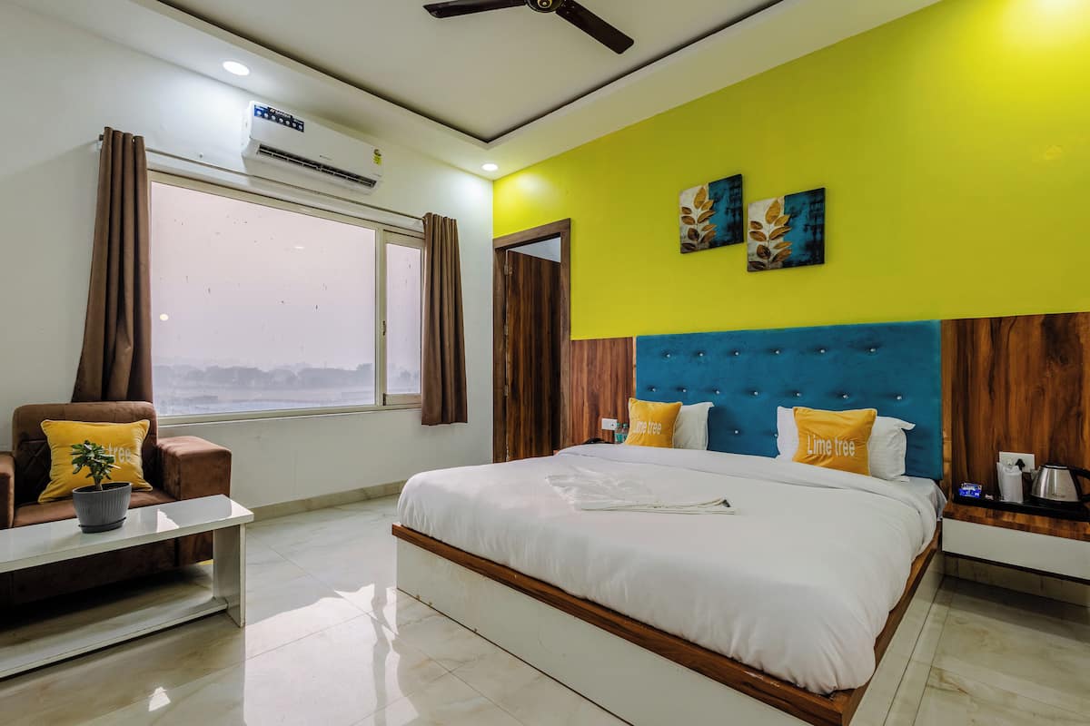 Deluxe Double Room, Valley View | Desk, laptop workspace, blackout drapes, soundproofing