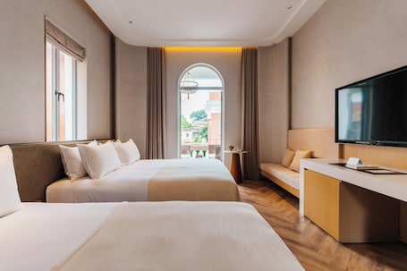 Exclusive Twin Room | Free minibar, free WiFi, bed sheets