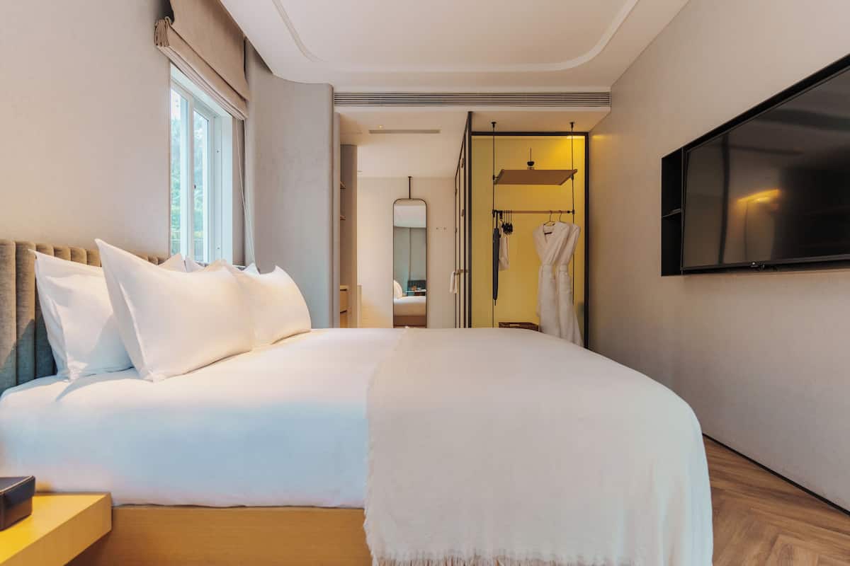 Minibar con artículos gratuitos, wifi gratis y ropa de cama