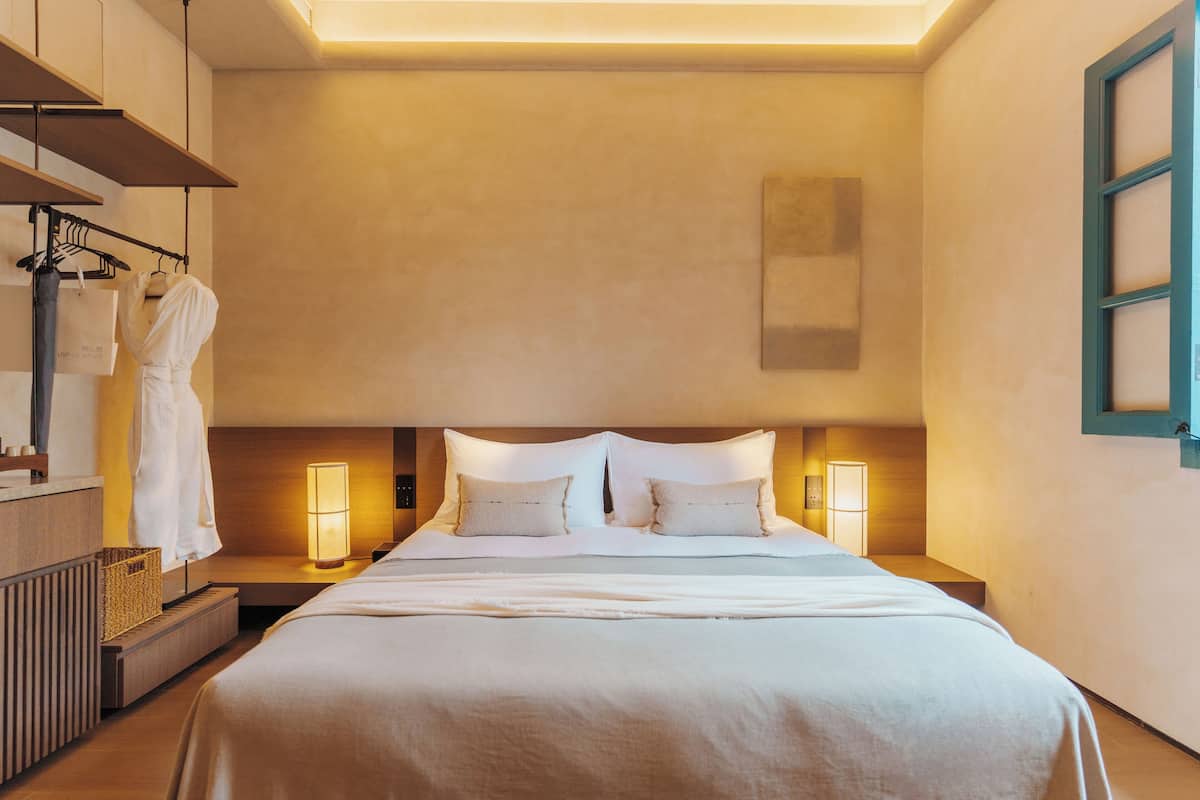 Minibar con artículos gratuitos, wifi gratis y ropa de cama