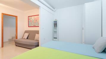 2 bedrooms, iron/ironing board, WiFi (free), bed sheets