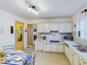 冷蔵庫、電子レンジ、オーブン、食器洗い機