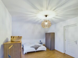 4 bedrooms, free WiFi - Penmarch Kerity, house for 9 with garden (Penmarch)
