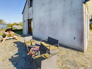 Outdoor dining - Penmarch Kerity, house for 9 with garden (Penmarch)