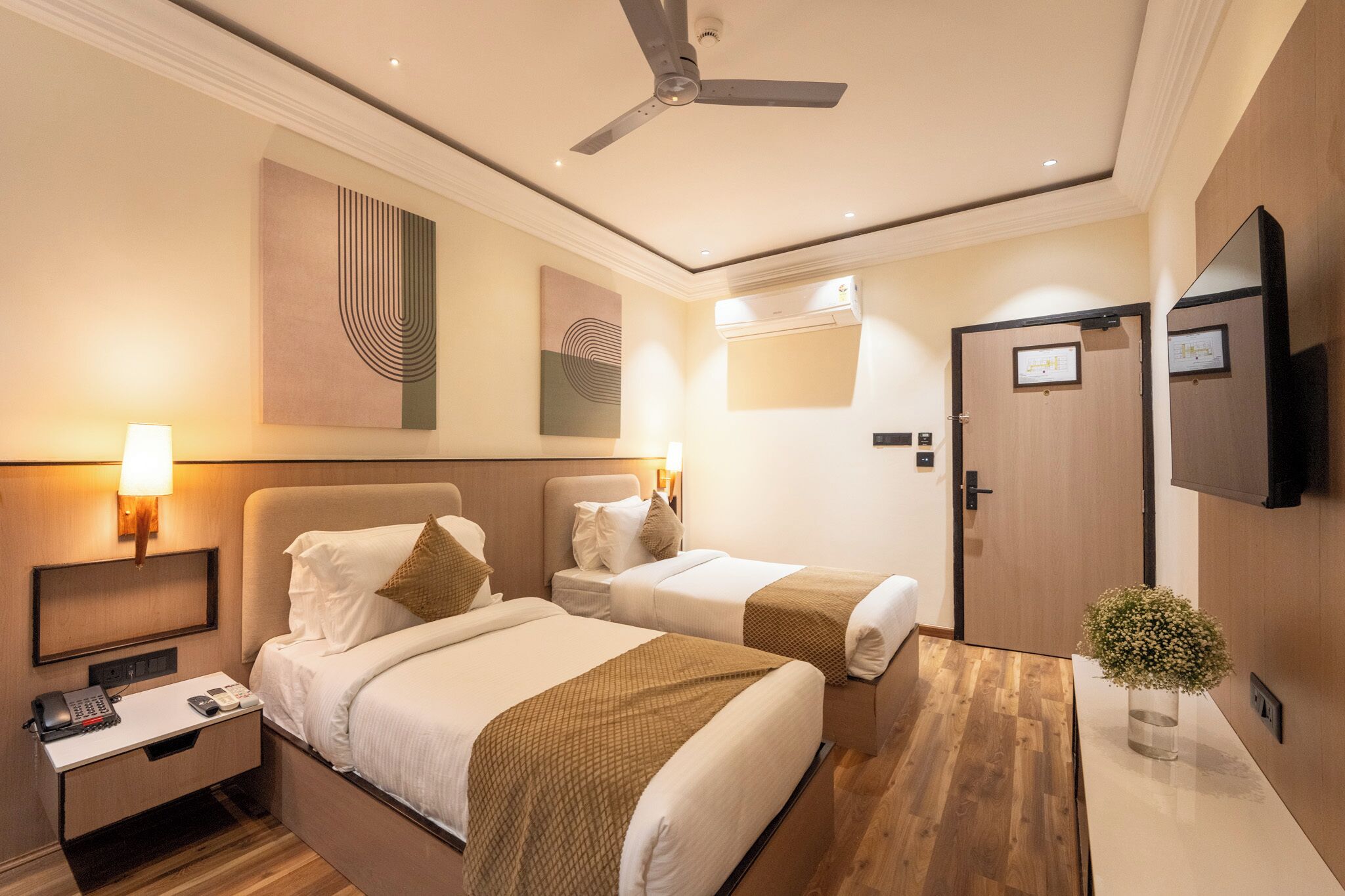 Business Twin Room | In-room safe, soundproofing, iron/ironing board, free WiFi