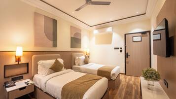 Business Twin Room | In-room safe, soundproofing, iron/ironing board, free WiFi