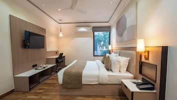 Executive Double Room | In-room safe, soundproofing, iron/ironing board, free WiFi