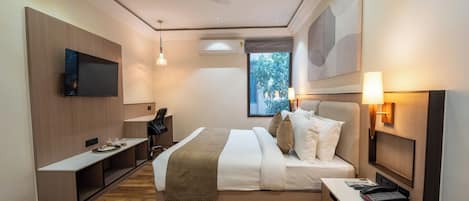 Executive Double Room | In-room safe, soundproofing, iron/ironing board, free WiFi
