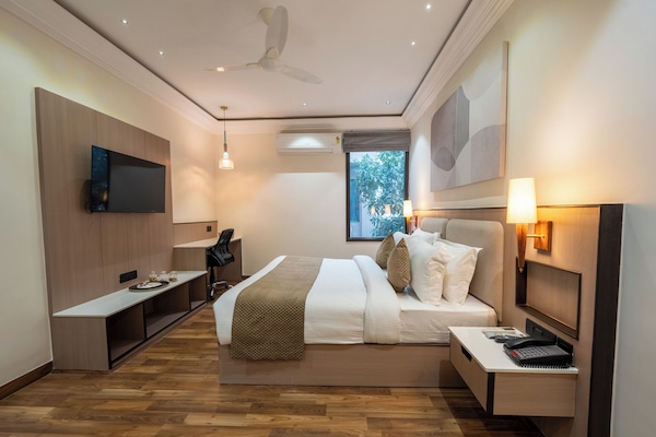Executive Double Room | In-room safe, soundproofing, iron/ironing board, free WiFi
