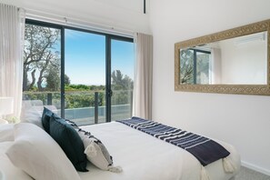 7 bedrooms, iron/ironing board, WiFi, bed sheets