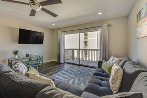 Interior - Walk to Okaloosa Island Beach: Coastal Condo! (Fort Walton Beach)