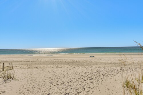 Walk to Okaloosa Island Beach: Coastal Condo!