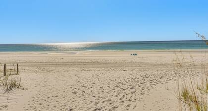 Walk to Okaloosa Island Beach: Coastal Condo!