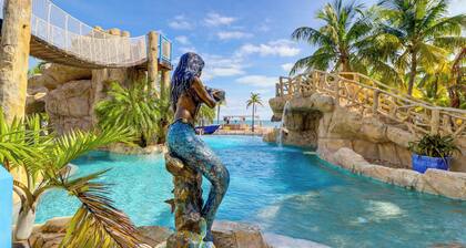 1 Mi to Dtwn: Oceanfront Gem w/ Resort Amenities!