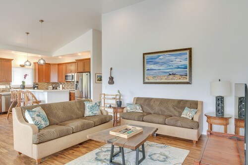 Oceanfront Home w/ Pool, Gazebo Access in Papaikou