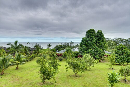 Oceanfront Home w/ Pool, Gazebo Access in Papaikou
