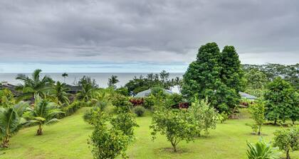 Oceanfront Home w/ Pool, Gazebo Access in Papaikou