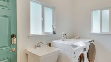 House (2 Bedrooms) | Bahagian dalam