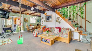 Interior - Family Friendly: Streamside Retreat in The Hideout (Lake Ariel)