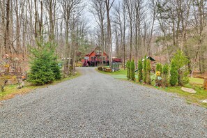 Interior - Family Friendly: Streamside Retreat in The Hideout (Lake Ariel)