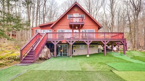 Interior - Family Friendly: Streamside Retreat in The Hideout (Lake Ariel)