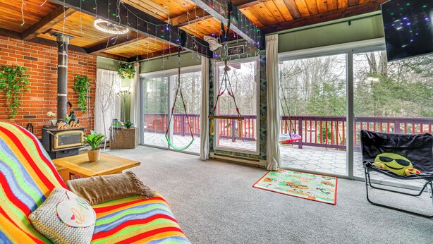 Interior - Family Friendly: Streamside Retreat in The Hideout (Lake Ariel)