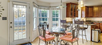 Walk to Lake & Boat Ramp: Central Gem in Annapolis