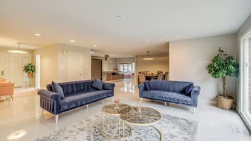 Rumah (6 Bedrooms) | Interior