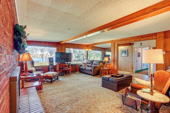 Interior - Dock, 6 Mi to Manatee Springs! Riverfront Paradise (Chiefland)