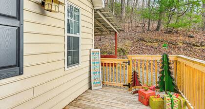 5 Mi to Blue Ridge Parkway: Mountain Cabin in Cana