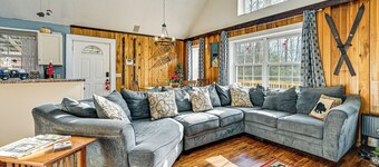 5 Mi to Blue Ridge Parkway: Mountain Cabin in Cana