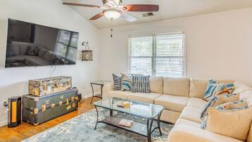 House (3 Bedrooms) | Front of property