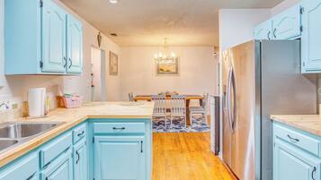 House (3 Bedrooms) | Interior