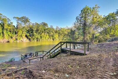 Riverfront Fishing: Home in Columbus w/ Grill