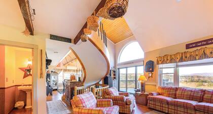 Hot Tub, Fire Pit & Grill: Remote Springfield Home
